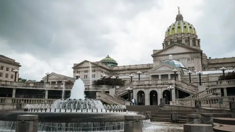 Lawmakers approve school cell phone ban but punt on skill games, data centers